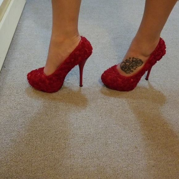 Red  heels - Picture 3 of 6